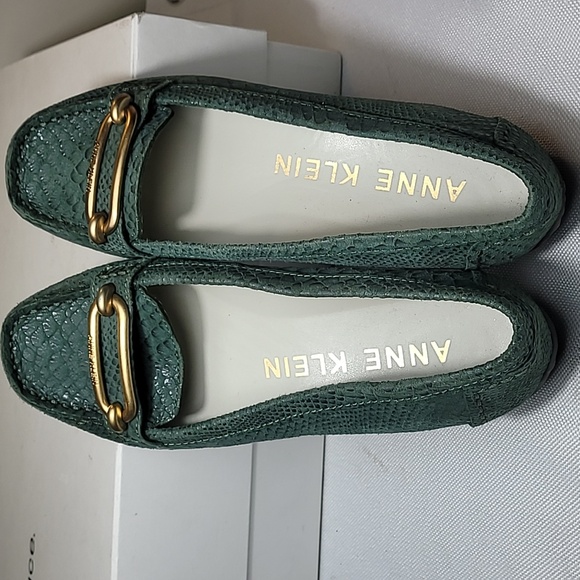 Anne Klein Aknoris green snake print leather loafers size 6M - Picture 7 of 8